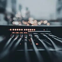 Netzwerk-Switch mit Ethernet-Kabeln